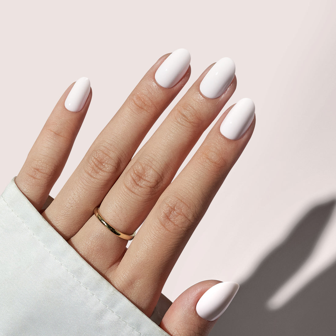 Dreamy White Oval Medium